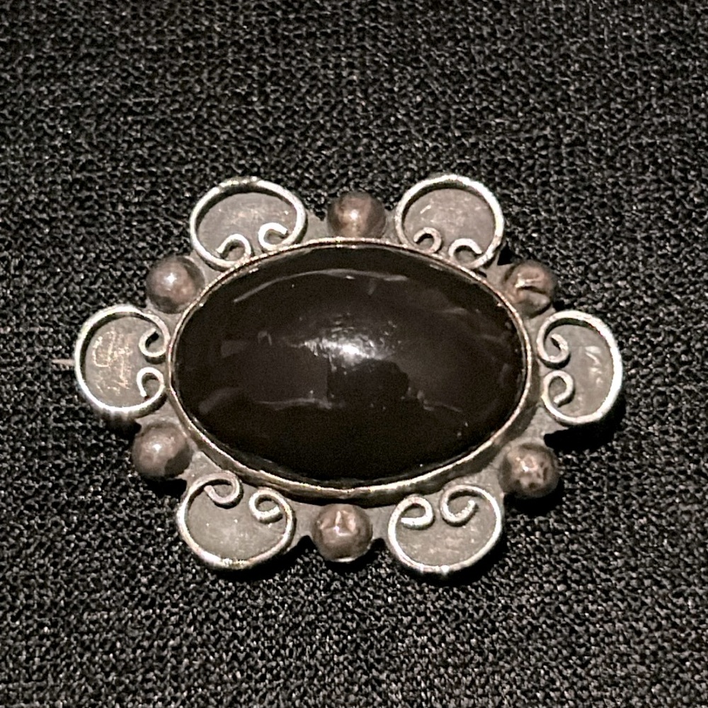 Silver & Onyx Brooch Pin